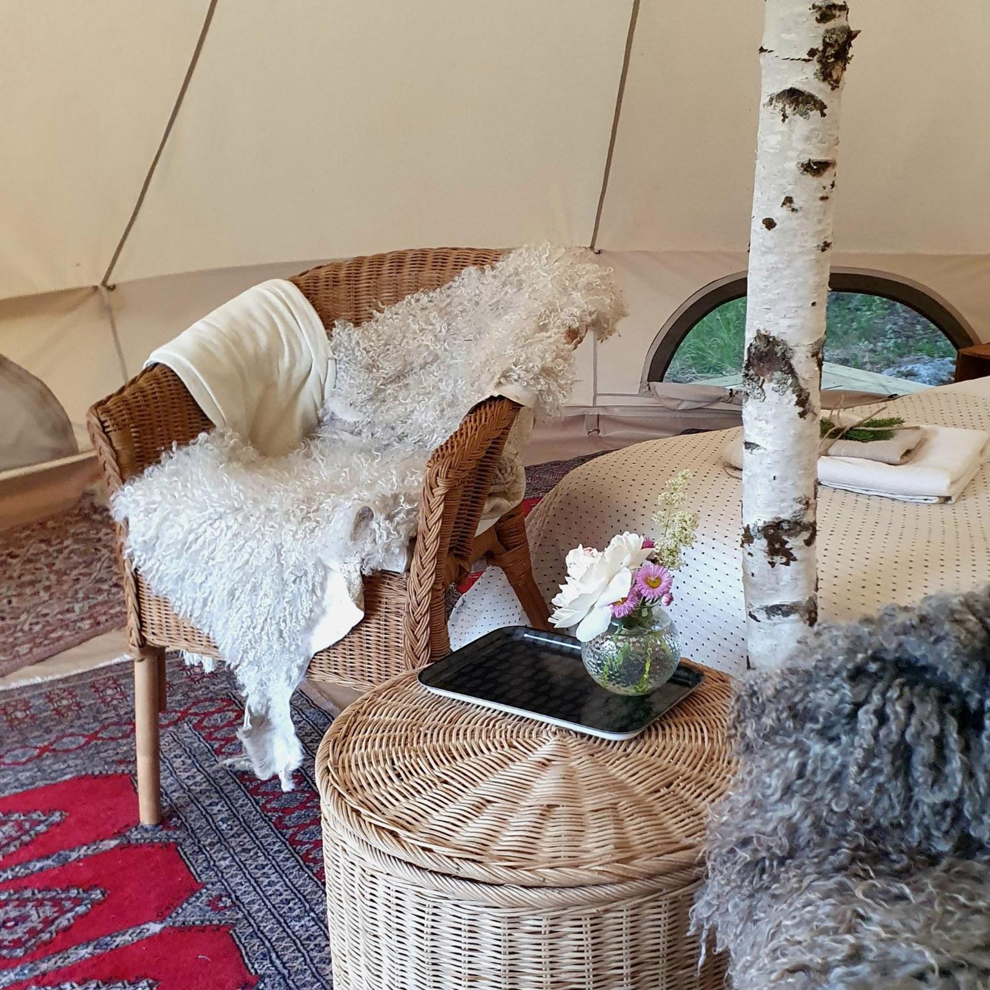 Отель Skalbo Gardsglamping Йервсё Экстерьер фото